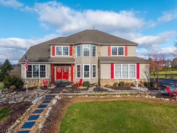 12 Foxwood Ln, Lopatcong, NJ 08865