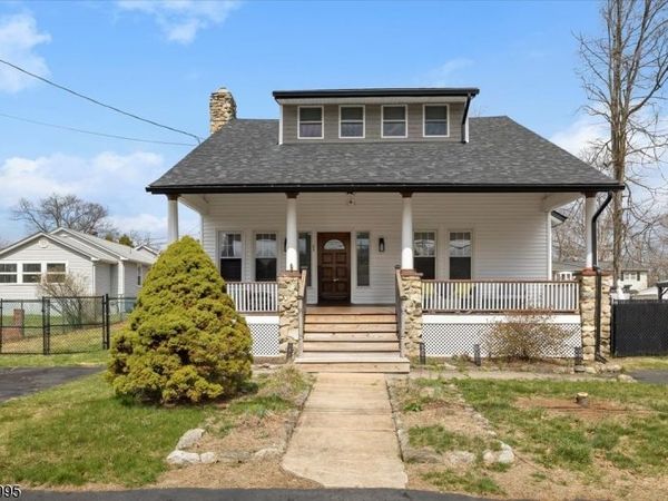 21 Center St, Mount Olive, NJ 07828