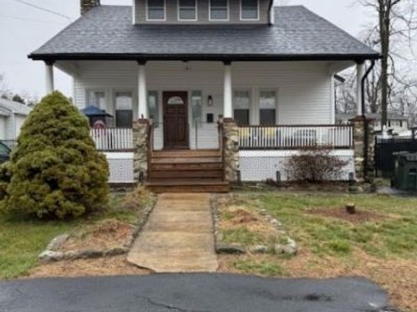 21 Center St, Mount Olive, NJ 07828