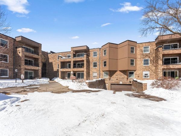 2220 Midland Grove Road, Unit 112, Roseville, MN 55113