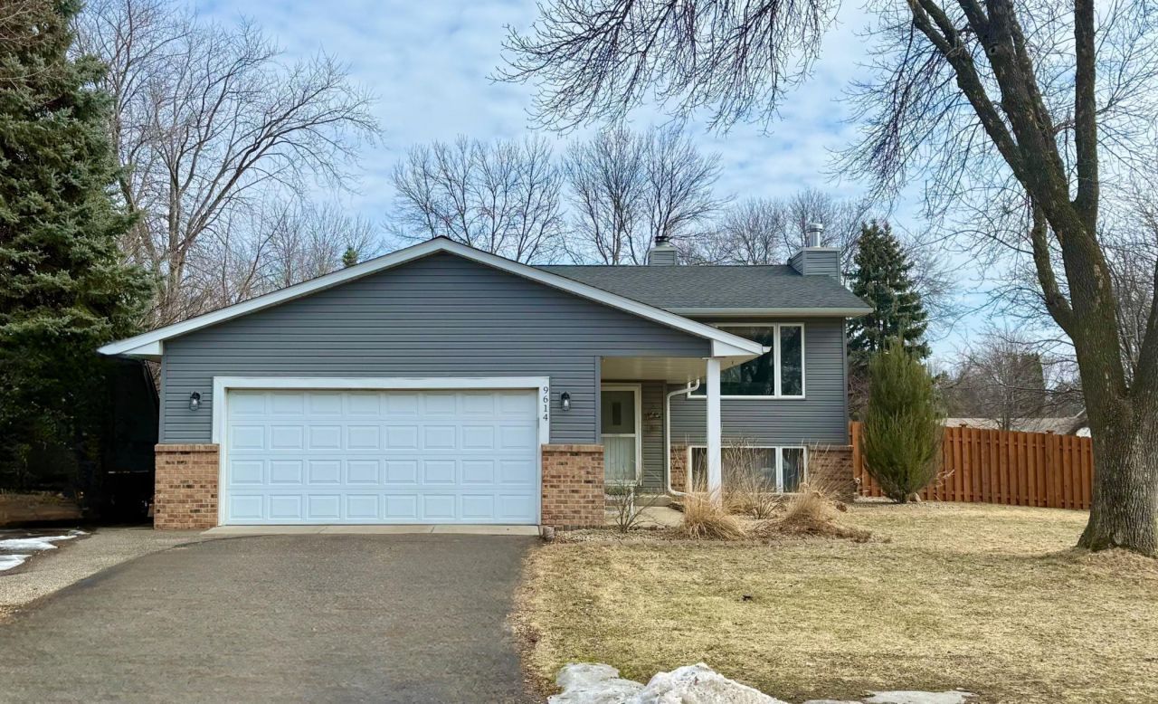 9614 Wellington Lane N, Maple Grove, MN 55369 Main Photo