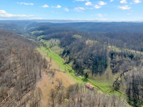 546 Womack Hollow Rd , Liberty, TN 37095