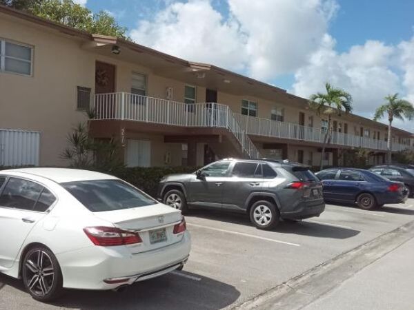 7600 NW 5th Court, Unit 202, Margate, FL 33063