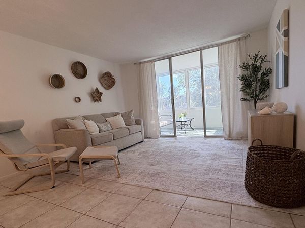 2650 NW 49th Avenue, Unit 327, Lauderdale Lakes, FL 33313