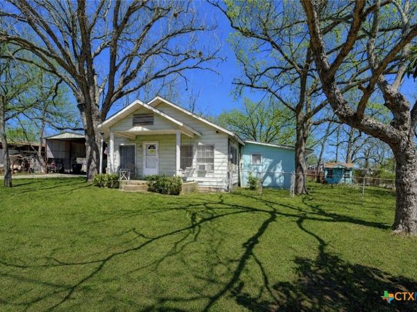 1631 E Fannin Street, Luling, TX 78648