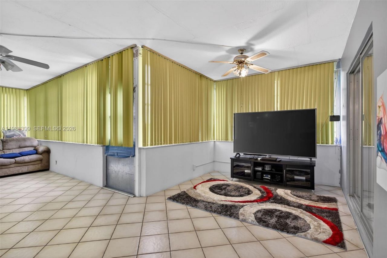 6719 NW 70th Ct, Tamarac, FL 33321 Photo
