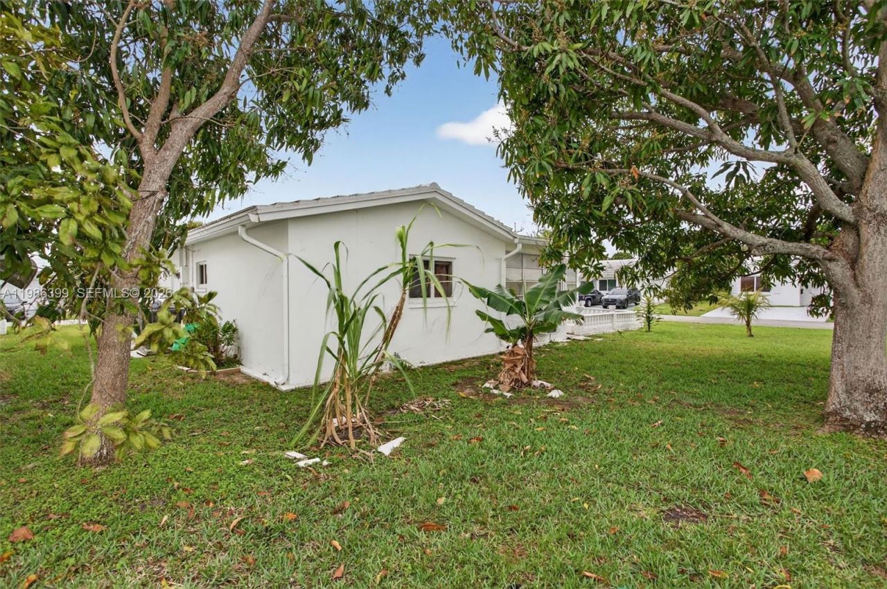6719 NW 70th Ct, Tamarac, FL 33321 Photo