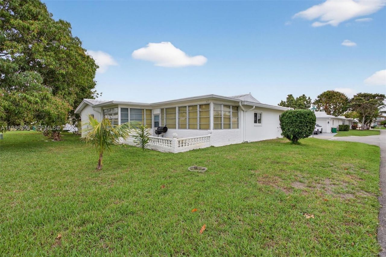 6719 NW 70th Ct, Tamarac, FL 33321 Photo