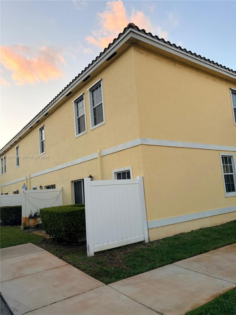 4002 NW 11th Dr, Plantation, FL 33313 Photo