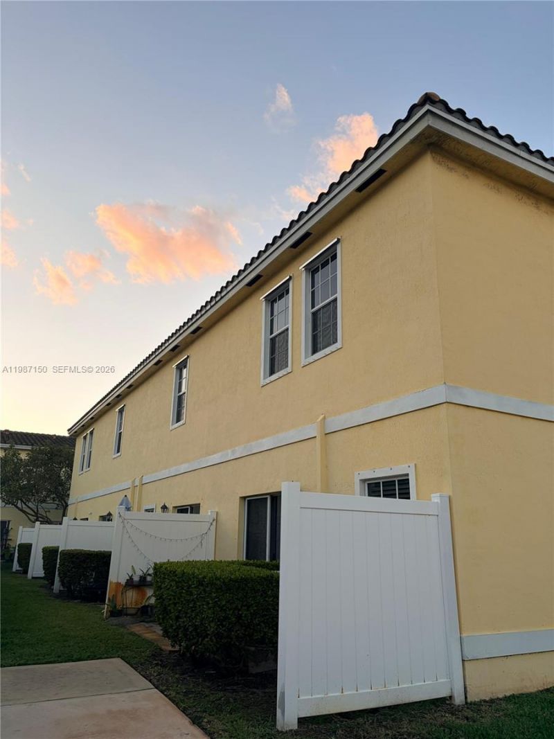 4002 NW 11th Dr, Plantation, FL 33313 Photo