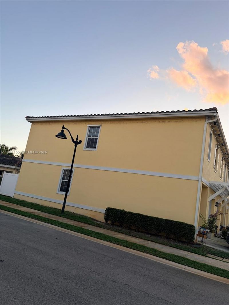 4002 NW 11th Dr, Plantation, FL 33313 Photo