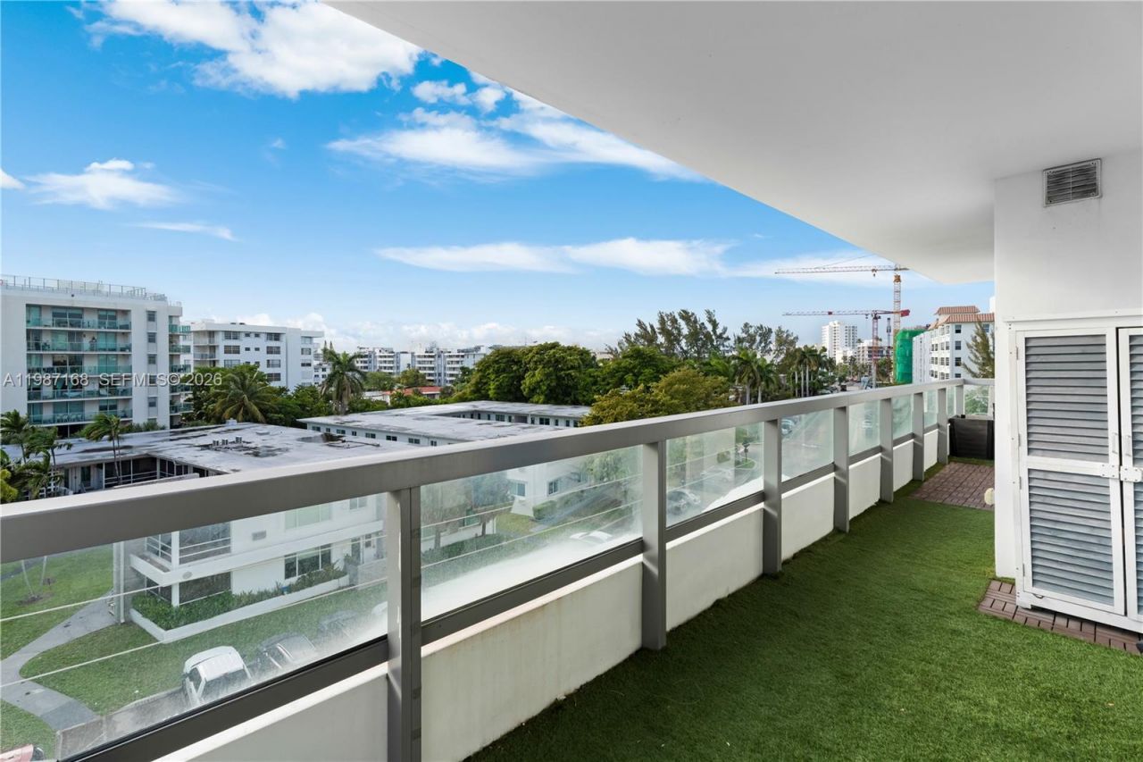 9261 E Bay Harbor Dr , Unit 607, Bay Harbor Islands, FL 33154 Photo