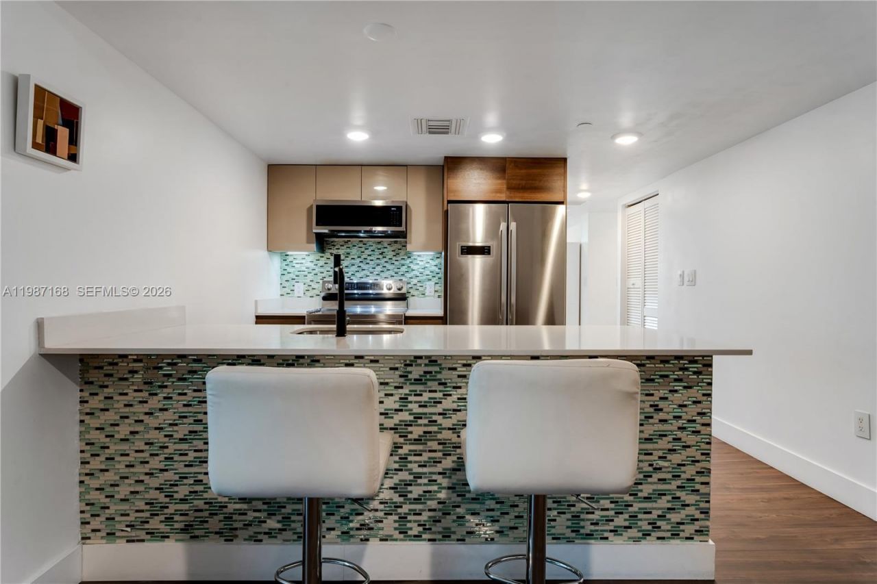 9261 E Bay Harbor Dr , Unit 607, Bay Harbor Islands, FL 33154 Photo