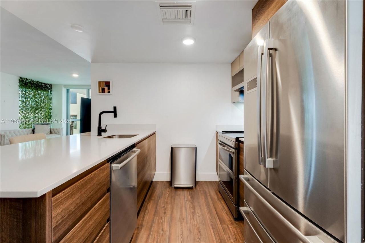 9261 E Bay Harbor Dr , Unit 607, Bay Harbor Islands, FL 33154 Photo