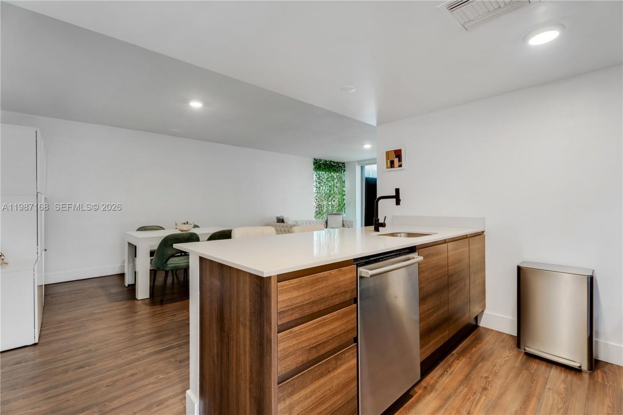 9261 E Bay Harbor Dr , Unit 607, Bay Harbor Islands, FL 33154 Photo