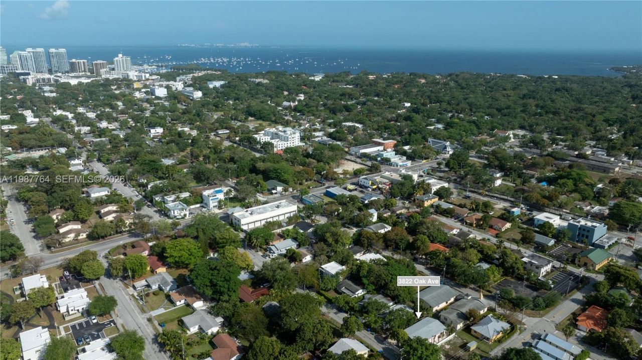 3826 Oak Ave, Unit 3826, Miami, FL 33133 Photo