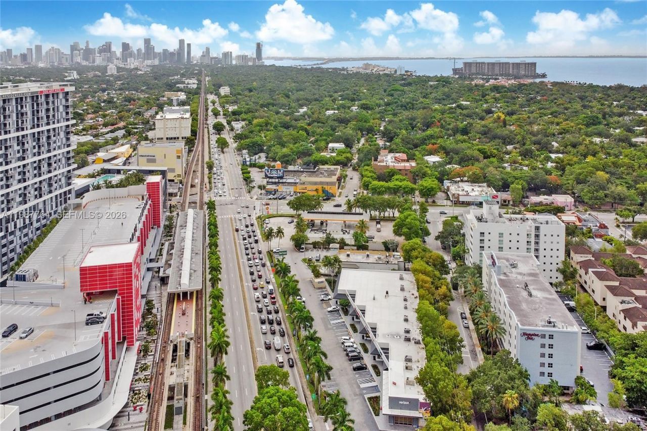 3826 Oak Ave, Unit 3826, Miami, FL 33133 Photo