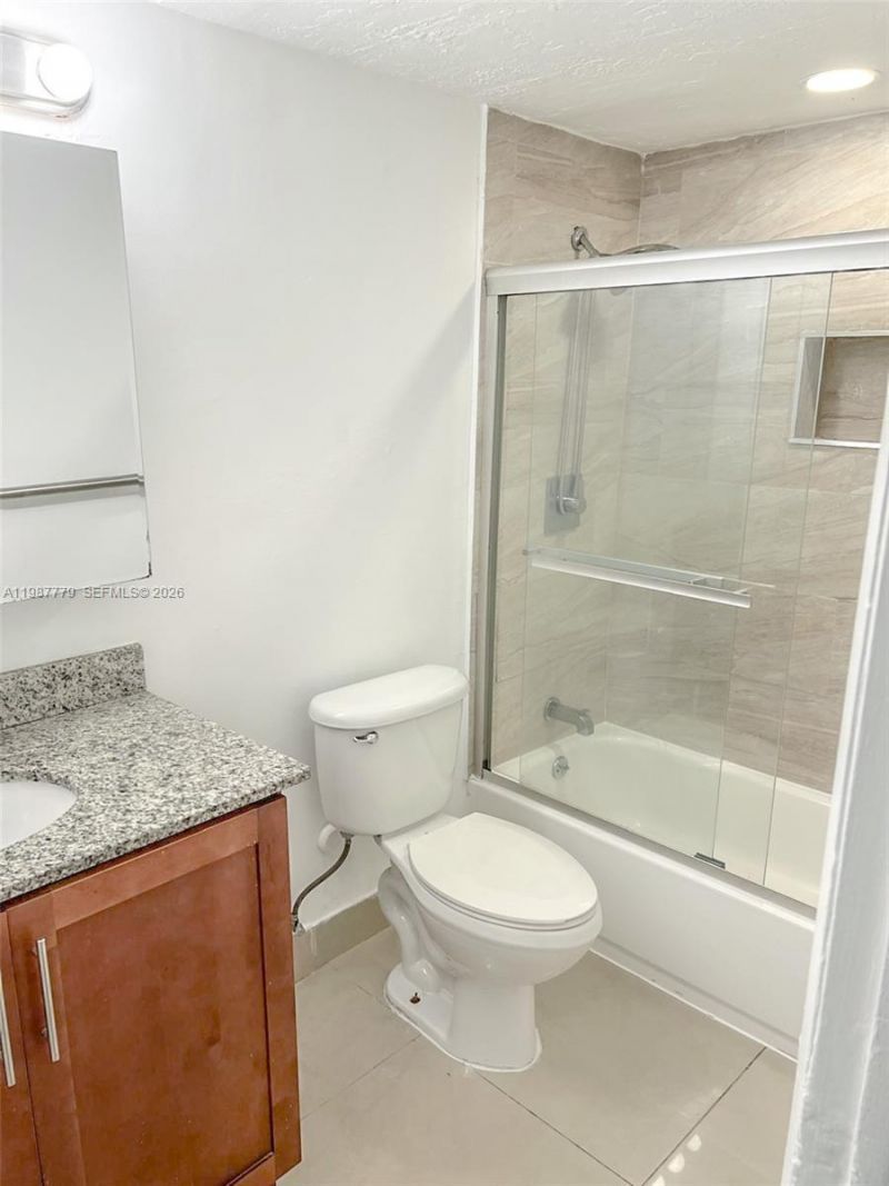 3610 NW 21st St , Unit 104, Lauderdale Lakes, FL 33311 Photo