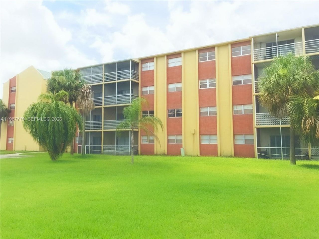 3610 NW 21st St , Unit 104, Lauderdale Lakes, FL 33311 Photo