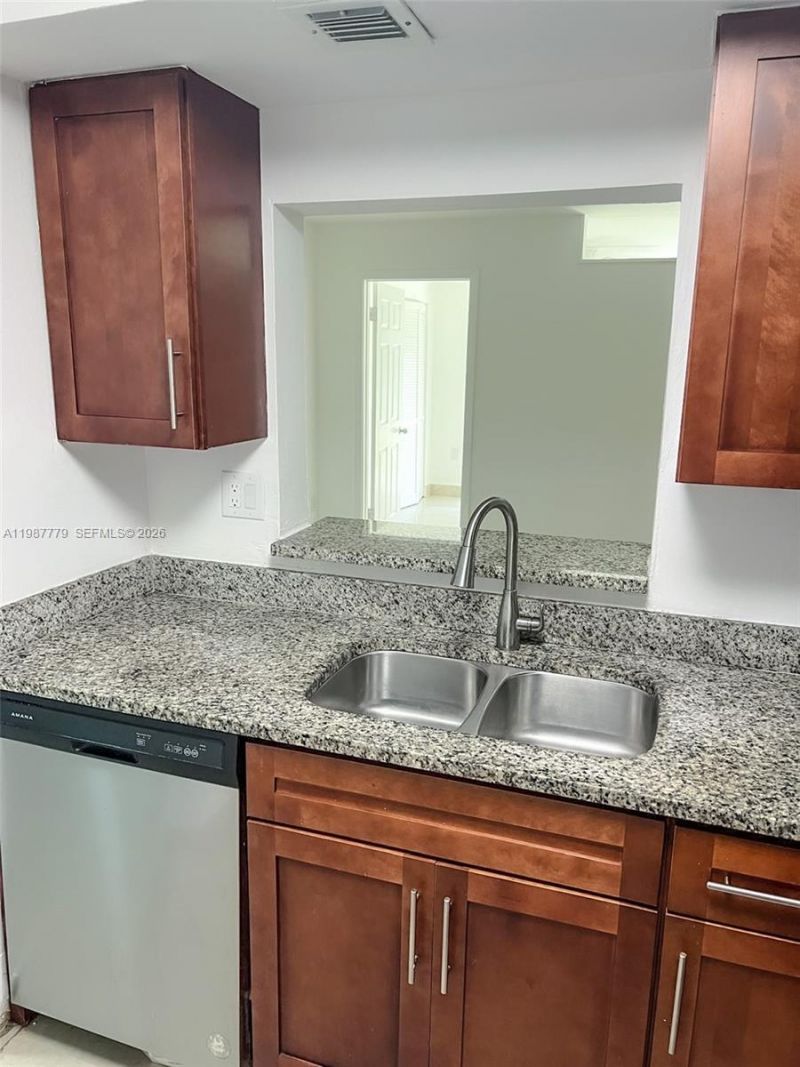 3610 NW 21st St , Unit 104, Lauderdale Lakes, FL 33311 Photo