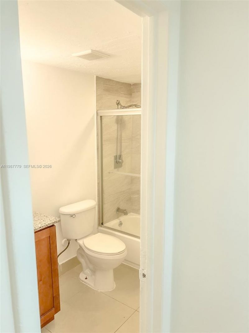 3610 NW 21st St , Unit 104, Lauderdale Lakes, FL 33311 Photo