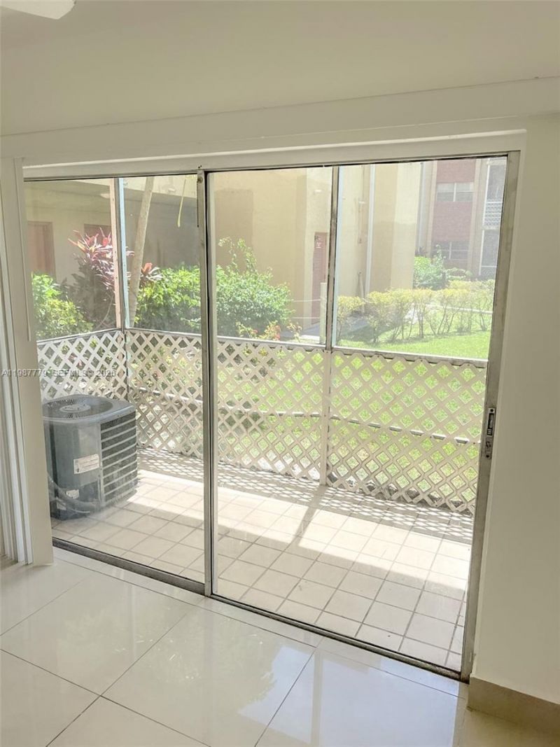 3610 NW 21st St , Unit 104, Lauderdale Lakes, FL 33311 Photo