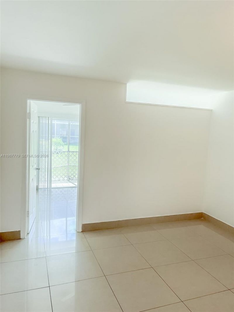 3610 NW 21st St , Unit 104, Lauderdale Lakes, FL 33311 Photo