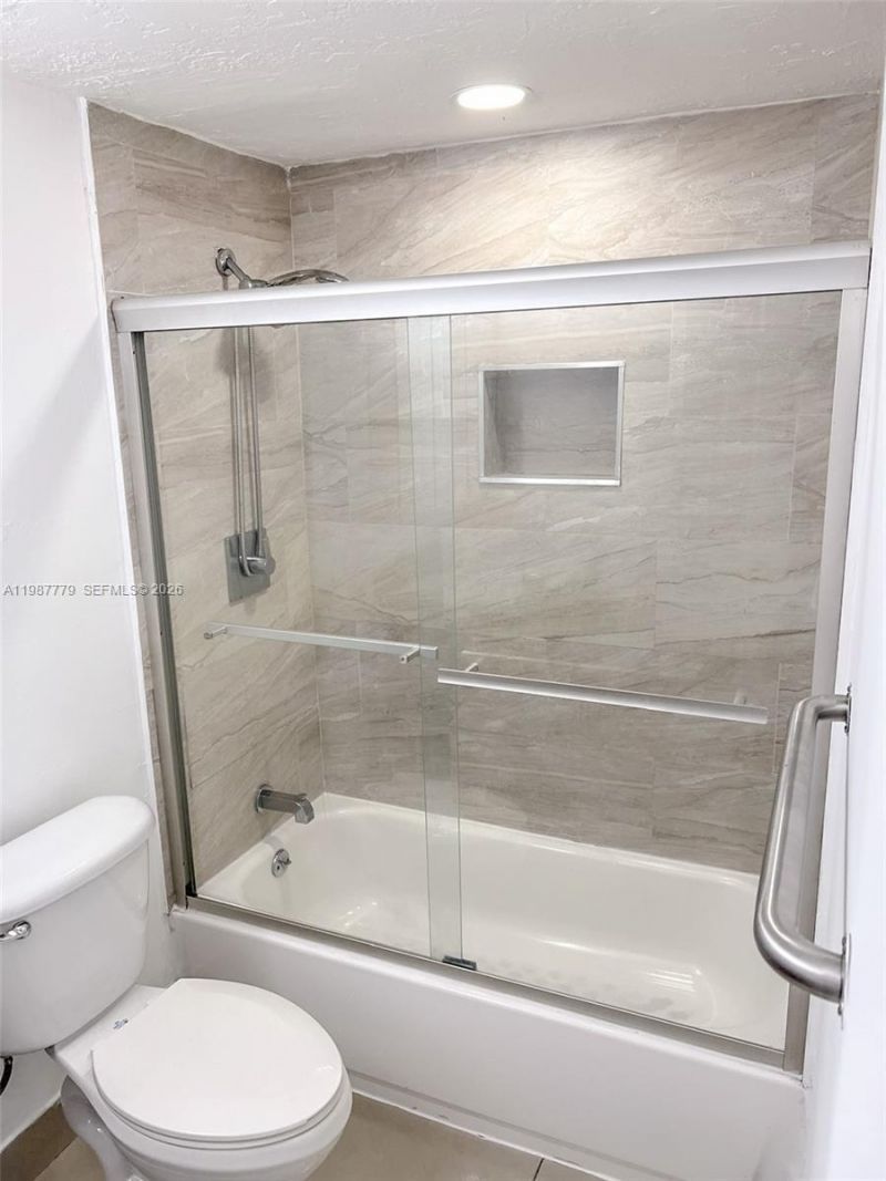 3610 NW 21st St , Unit 104, Lauderdale Lakes, FL 33311 Photo