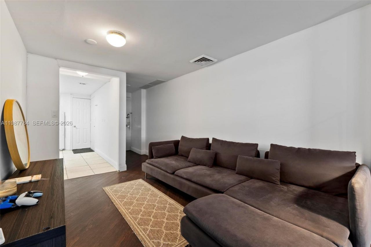 801 Brickell Bay Dr, Unit 361, Miami, FL 33131 Photo