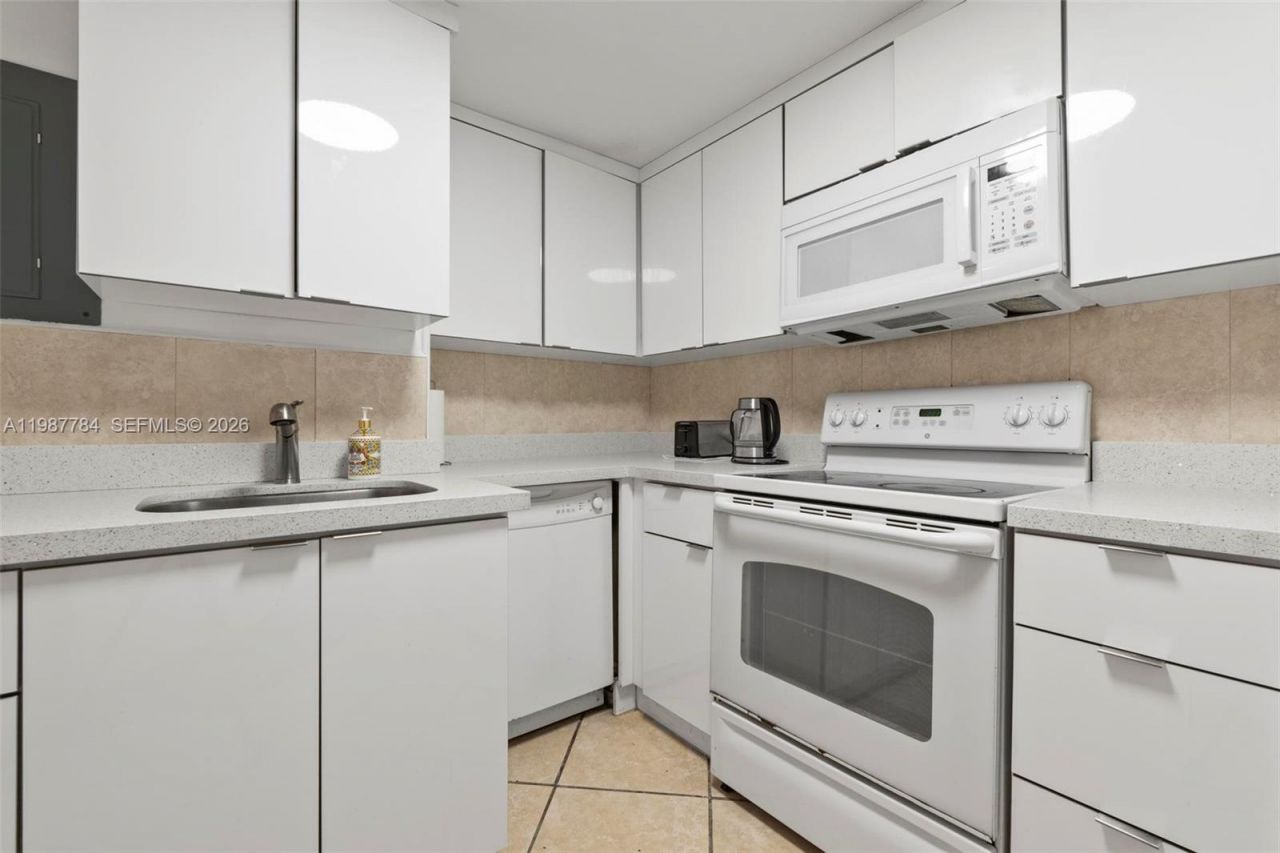 801 Brickell Bay Dr, Unit 361, Miami, FL 33131 Photo