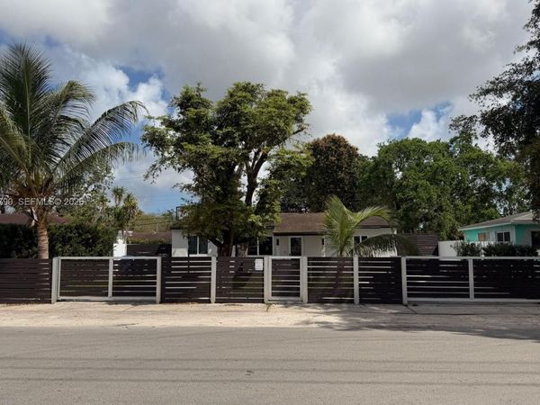 8747 NW 36th Ave , Miami, FL 33147