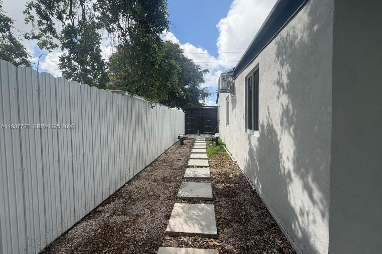 8747 NW 36th Ave , Miami, FL 33147 Photo