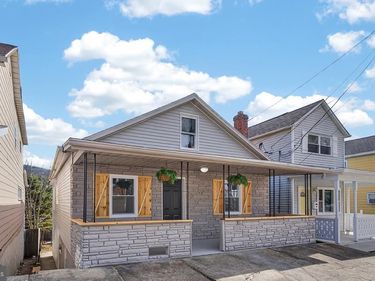 40 W GARIBALDI AVENUE, NESQUEHONING, PA 18240