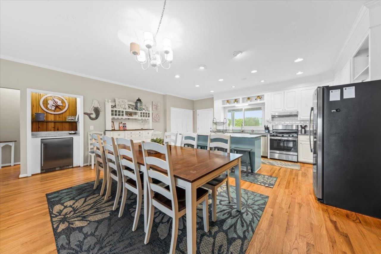 3004 Point Street Photo 24