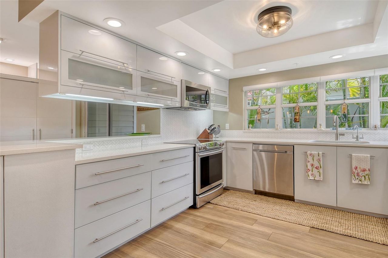 3427 Winding Oaks Drive, Unit 14, Longboat Key, FL 34228 Photo