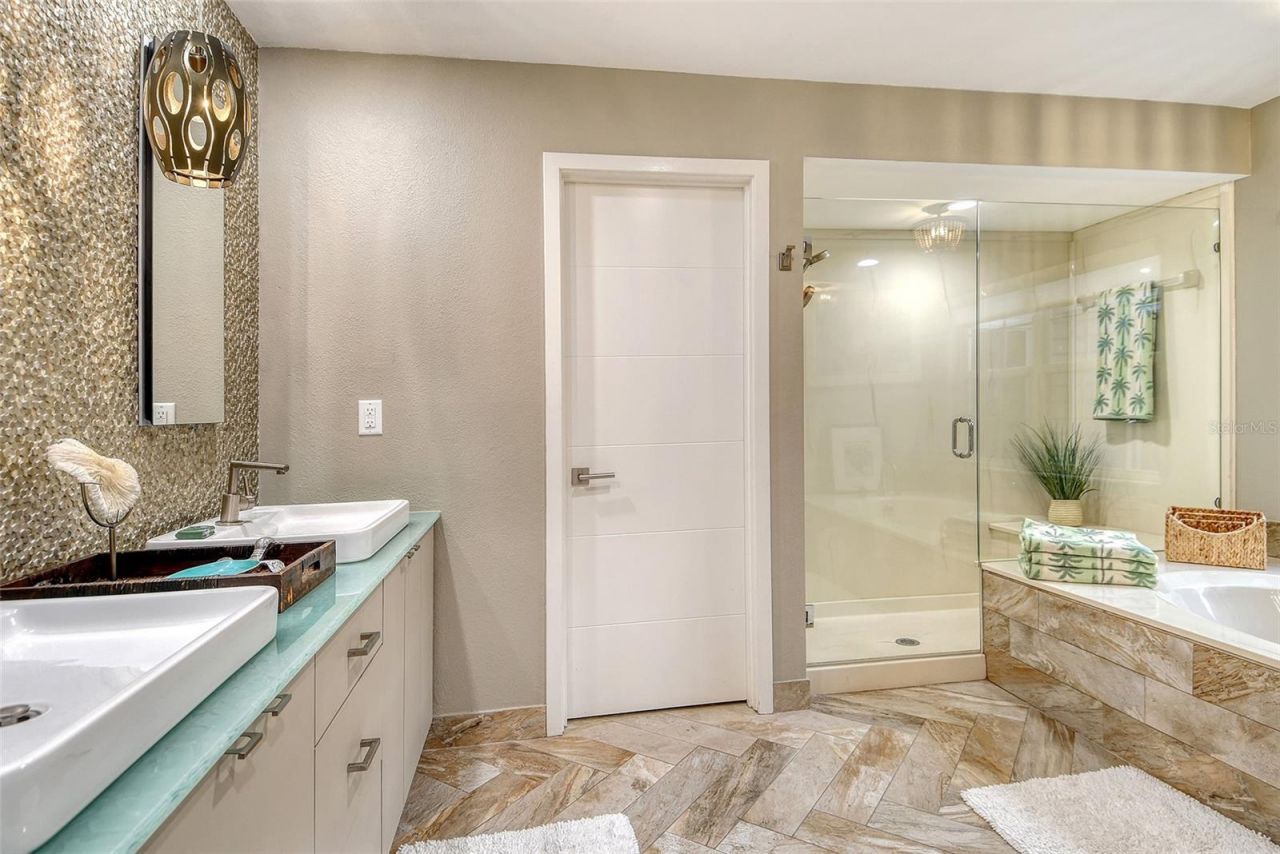 3427 Winding Oaks Drive, Unit 14, Longboat Key, FL 34228 Photo