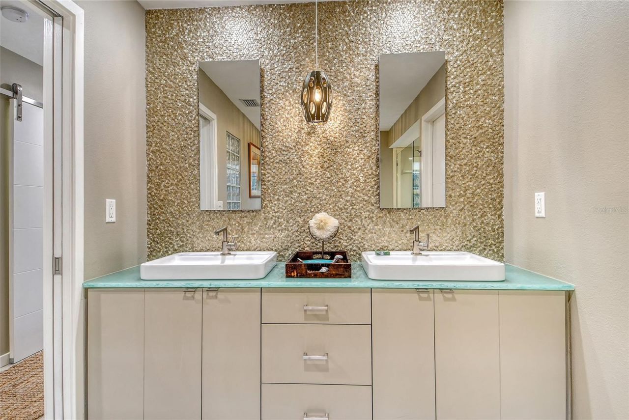 3427 Winding Oaks Drive, Unit 14, Longboat Key, FL 34228 Photo