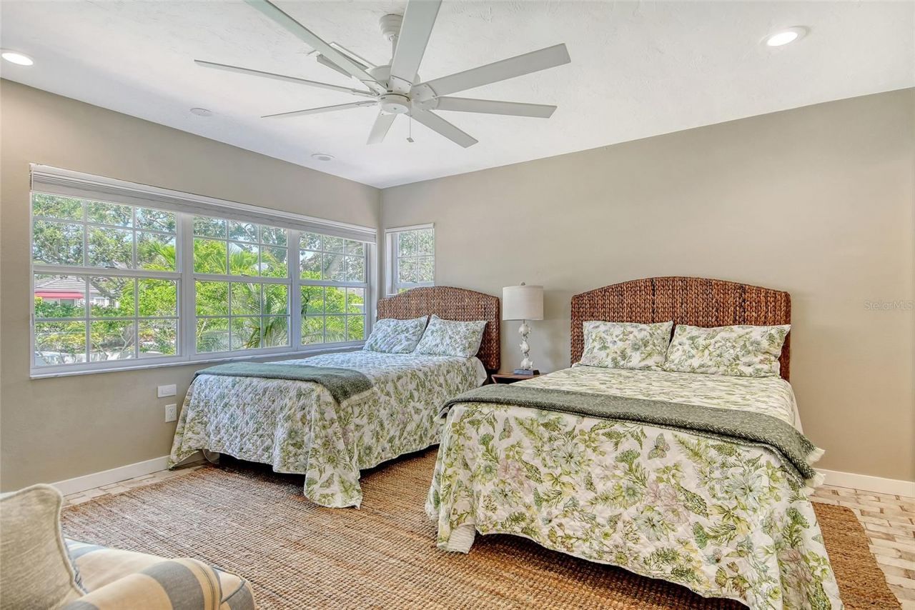 3427 Winding Oaks Drive, Unit 14, Longboat Key, FL 34228 Photo