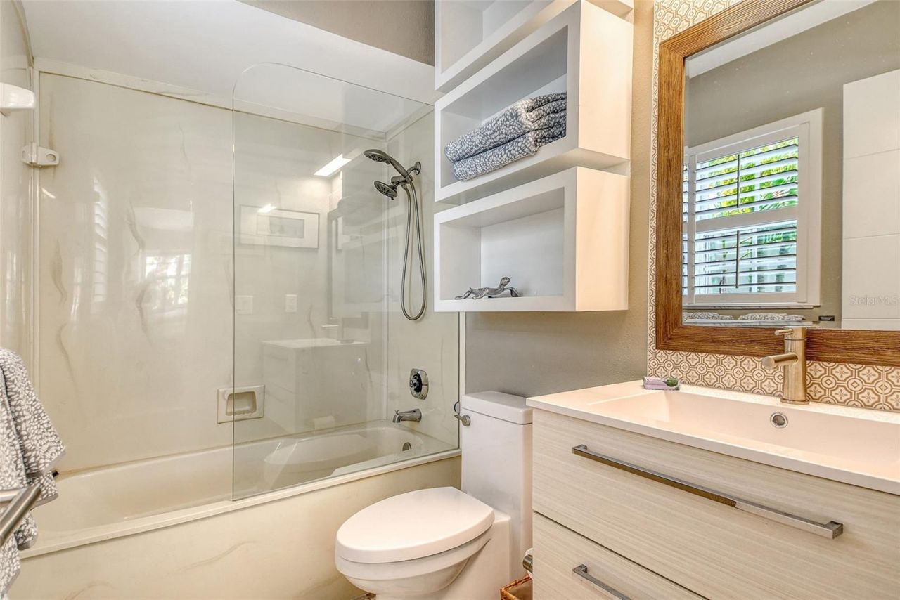 3427 Winding Oaks Drive, Unit 14, Longboat Key, FL 34228 Photo