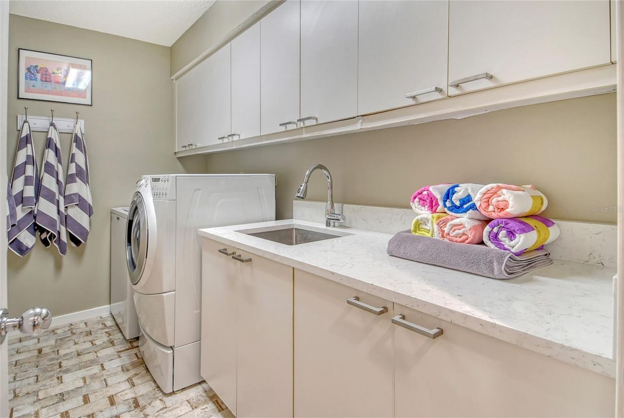 3427 Winding Oaks Drive, Unit 14, Longboat Key, FL 34228 Photo