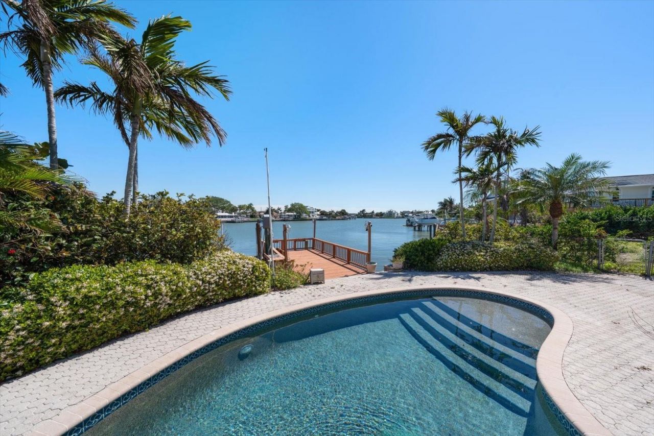 483 Harbor Drive N, Indian Rocks Beach, FL 33785 Main Photo