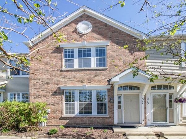 311 S SPRINGBROOK Trail S, Unit 311, Oswego, IL 60543