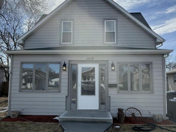 1115 E 3rd Ave, Mitchell, SD 57301