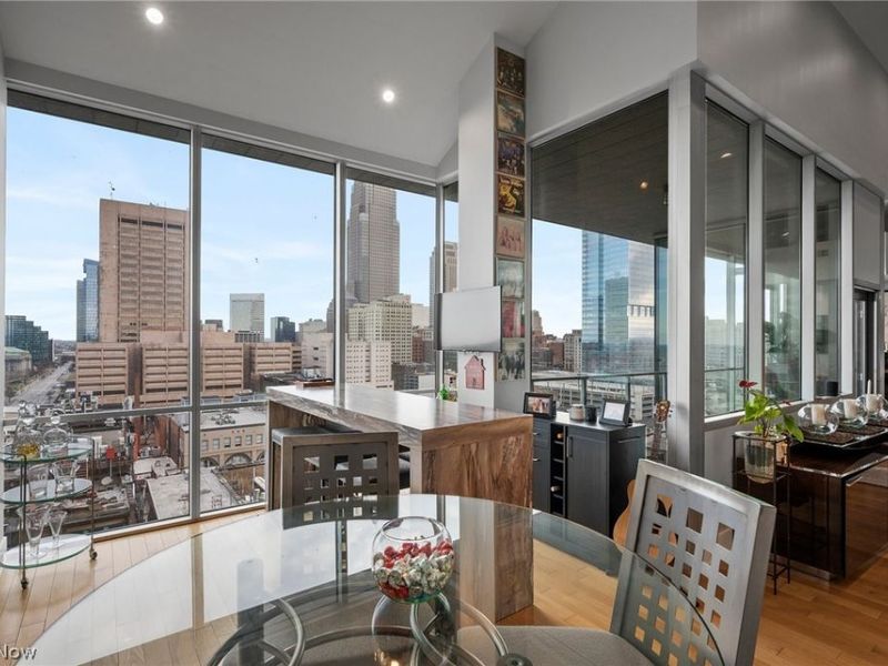 701 W Lakeside Avenue, Unit PH-2A/1302, Cleveland, OH 44113 Photo 4