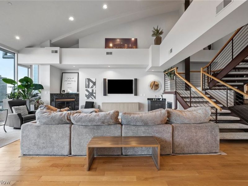 701 W Lakeside Avenue, Unit PH-2A/1302, Cleveland, OH 44113 Photo 8