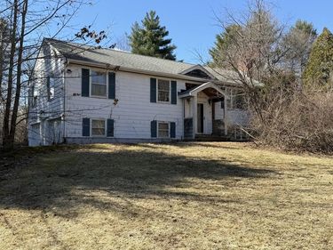 125 Brookfield Rd, Sturbridge, MA 01518