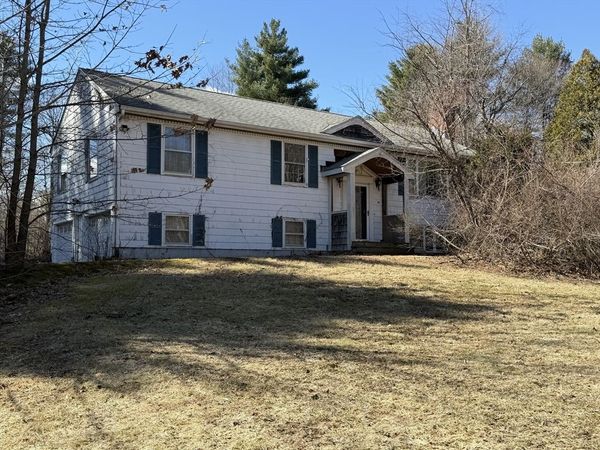 125 Brookfield Rd, Sturbridge, MA 01518