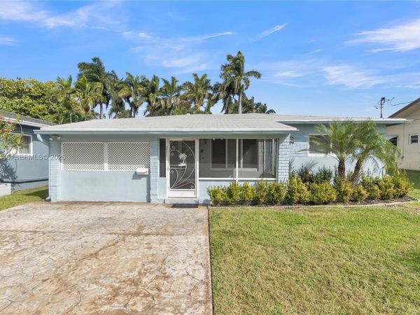 211 SE 1st Ter , Dania Beach, FL 33004