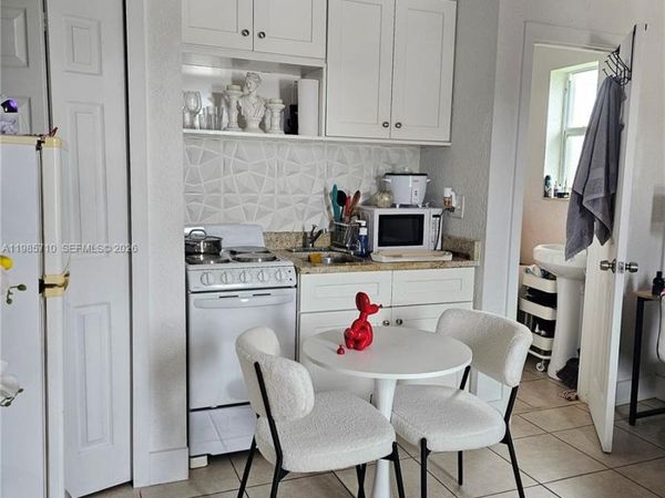 2513 SW 10th St , Unit 8, Miami, FL 33135