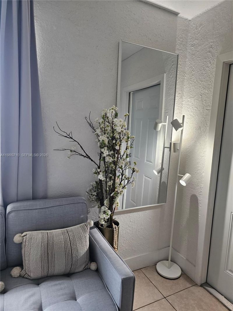 2513 SW 10th St , Unit 8, Miami, FL 33135 Photo